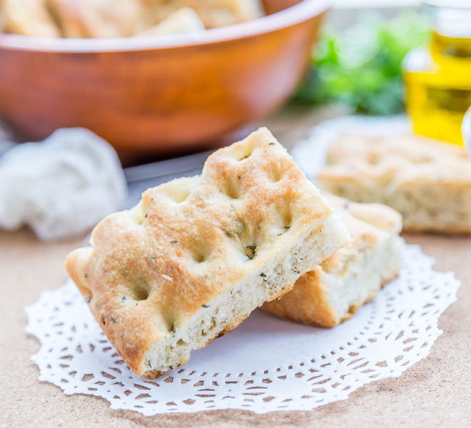 https://www.cookwithmanali.com/wp-content/uploads/2014/04/Foccacia-Bread-With-Herbs-1-notitle-cwm.jpg