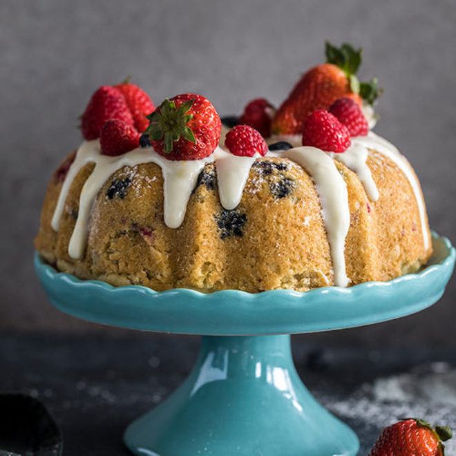 Berry Mascarpone Layer Cake | The Best Fruitcake Recipe | Recipe | Moist vanilla  cake, Perfect vanilla cake, Desserts