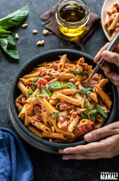 Instant Pot Creamy Tomato Basil Pasta - Cook With Manali