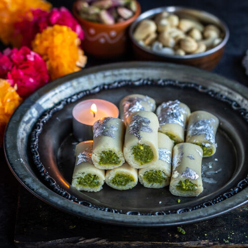 kaju roll mithai - um doce real tradicional feito de pó de caju e